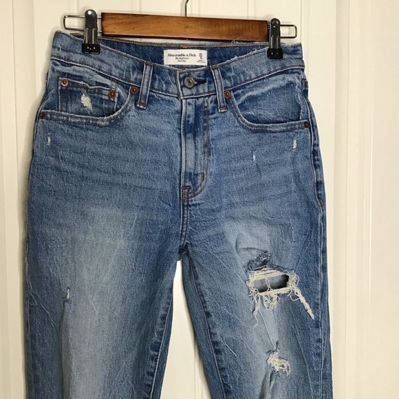 Abercrombie & Fitch The Boyfriend Mid Rise Distressed Jeans. - Picture 7 of 10